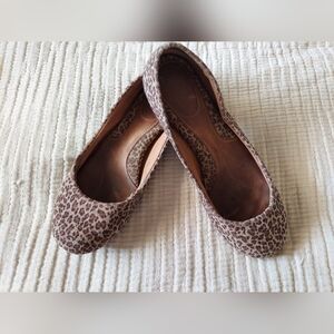 BOC linen leopard print slipon, size 8.